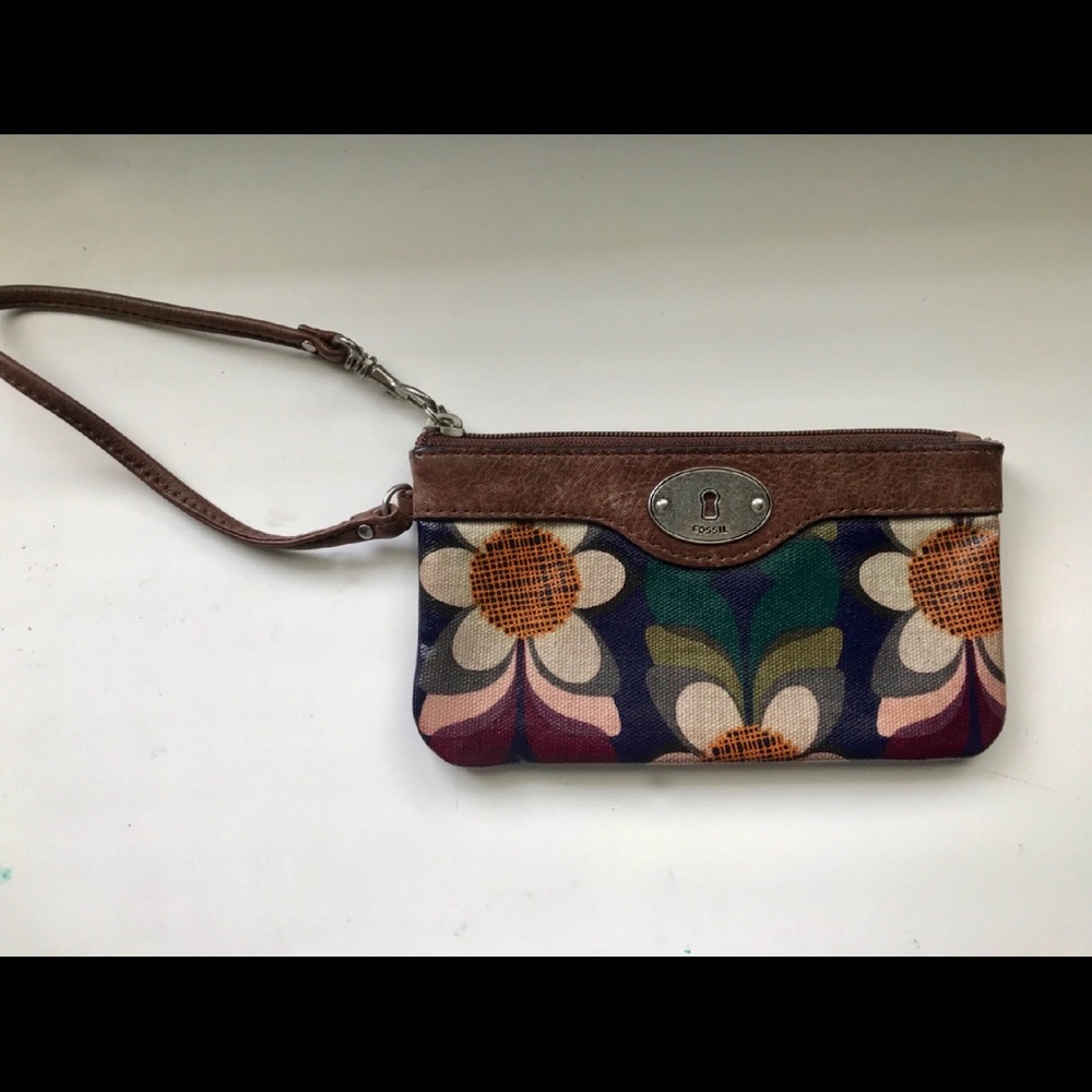 Fossil Key-Per Floral Wristlet